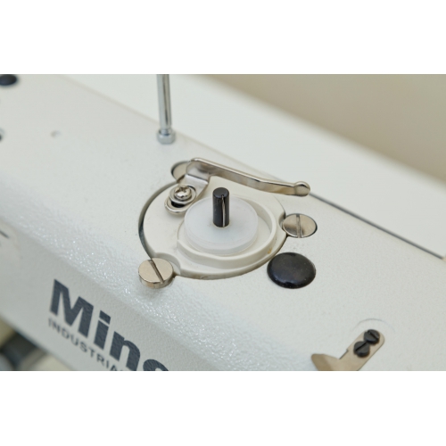Одноголкова прямострочна швейна машина Minerva M818 JDE